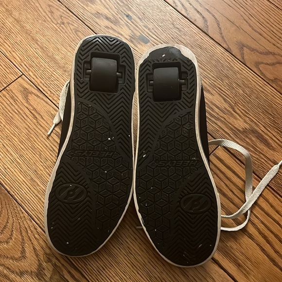 Heelys shoes!! Size USA: 5 - Picture 4 of 5